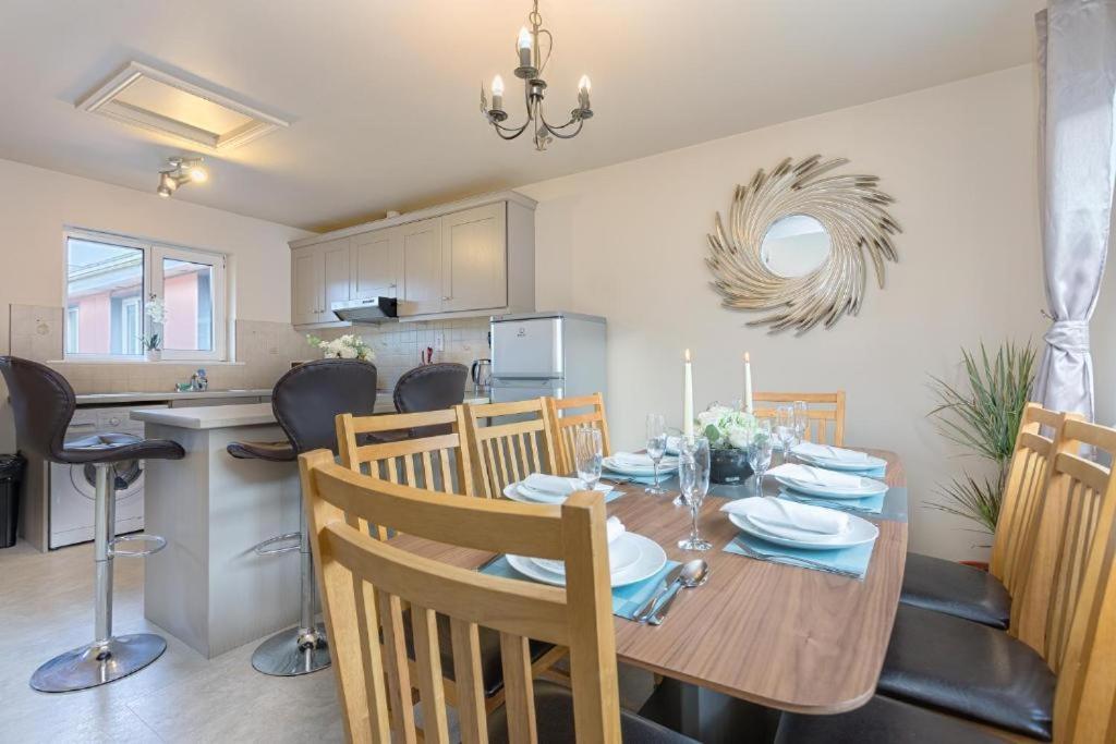 Town Square Townhouse - Best Location In Galway Exteriör bild